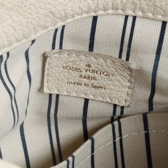 Louis Vuitton White Monogram Empreinte Artsy MM - Picture 11 of 13